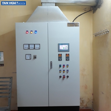 Tủ điện điều khiển bơm rửa lọc 1x22Kw DOL và bơm tăng áp 2x37kW bằng Biến tần Danfoss VLT AQUA FC202 chuyên dụng cho bơm. Giám sát hệ thống PLC - SCADA